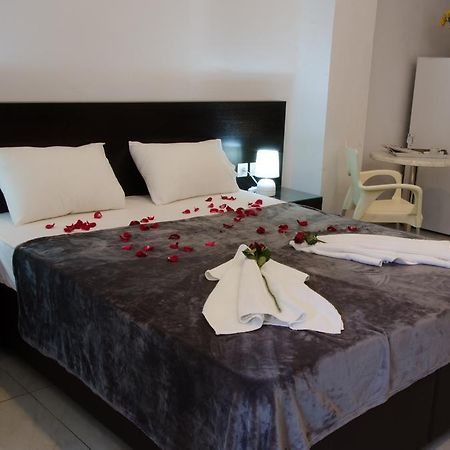 Polykratis Rooms Skiathos Town Quarto foto